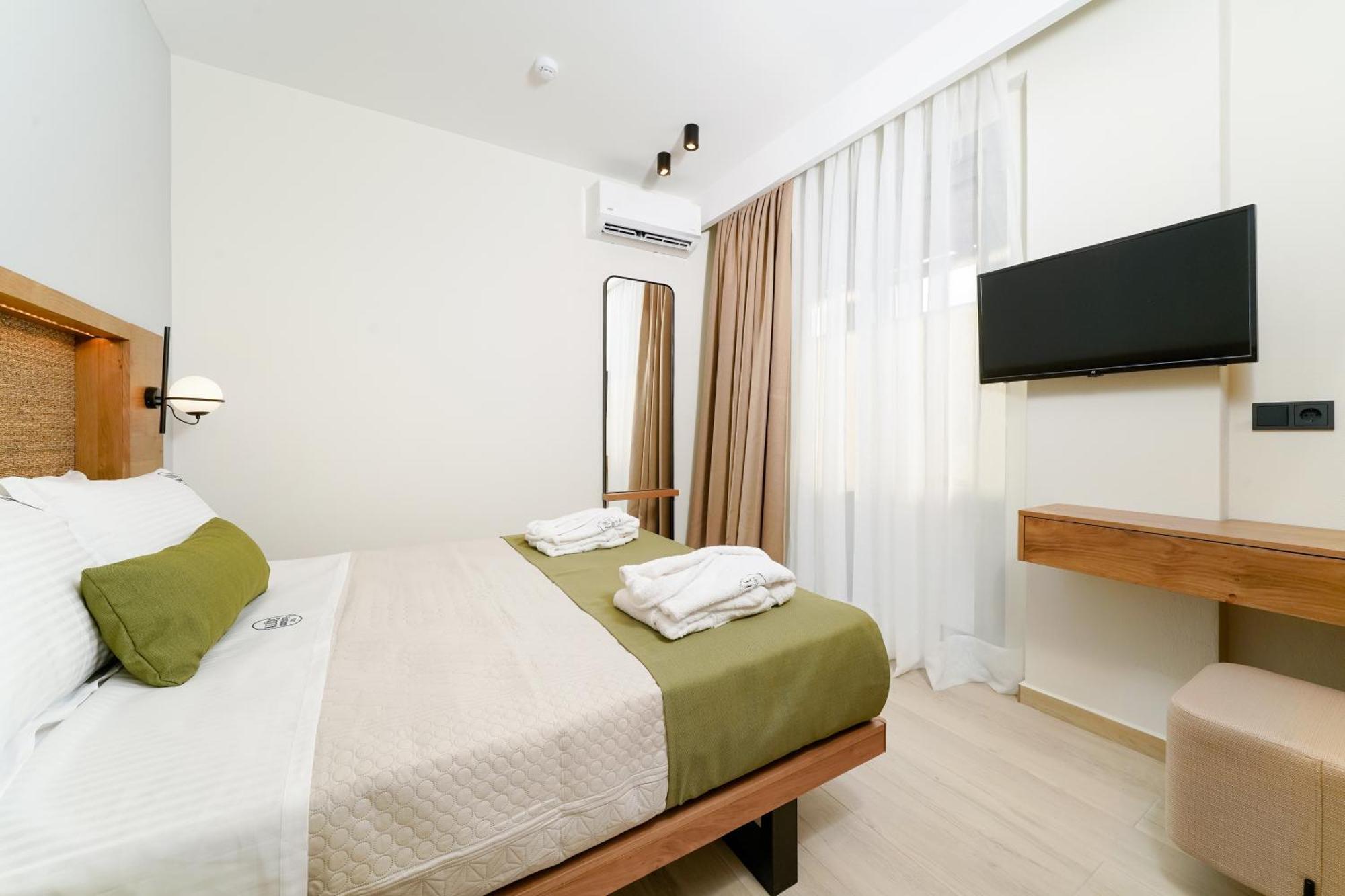 Azzure Luxury Suites โปตอส ภายนอก รูปภาพ