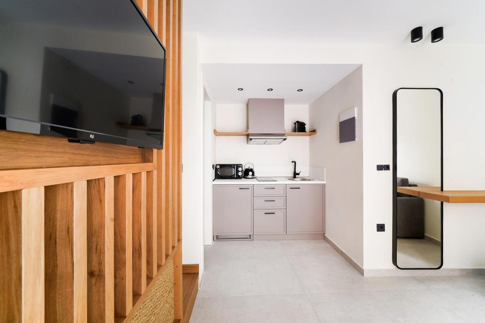 Azzure Luxury Suites โปตอส ภายนอก รูปภาพ